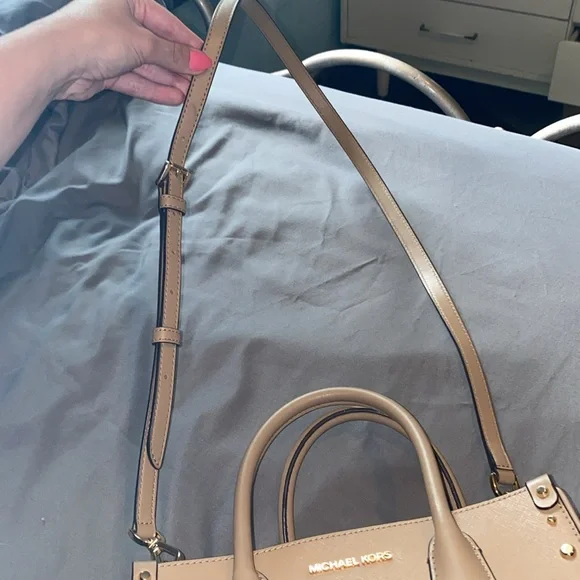 Michael Kors Beige Square Purse Bag with Gold Studs Great Condition Trendy - Picture 6 of 7